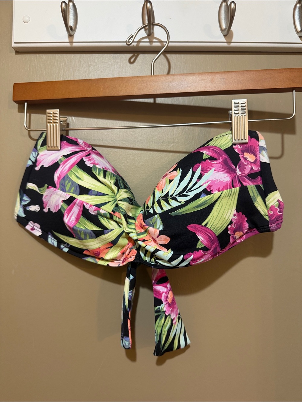 Tommy Bahama Coastal Gardens Twist Bando Bikini Top - SS-100336